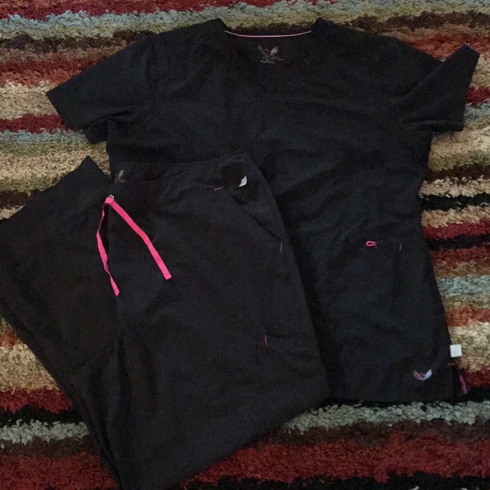 Women's Smitten scrub set. EUC!